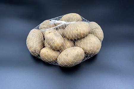 1 kg potatoes in black background