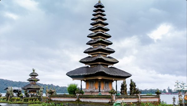 timelapse in bali with a pagoda view.